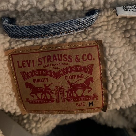 LEVI’S EX-BOYFRIEND SHERPA TRUCKER JACKET - Picture 2 of 7